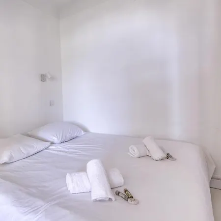 Osta - Welkeys Apartament *